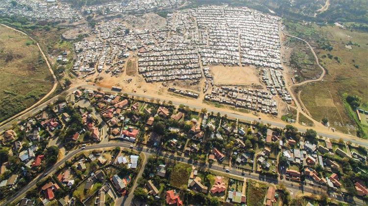 Dronefoto's tonen contrast in Zuid Afrika