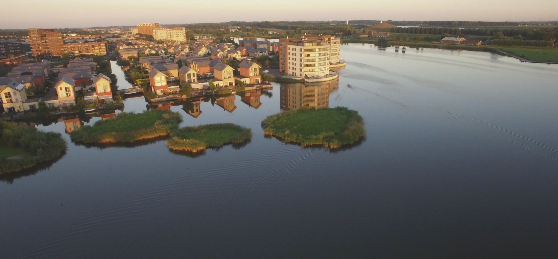 Prachtige zomeravond dronevliegen in Barendrecht