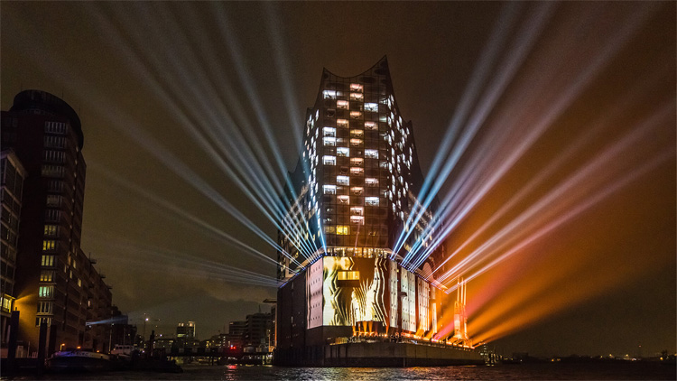 Elbphilharmonie concertgebouw in Hamburg gefilmd met drone