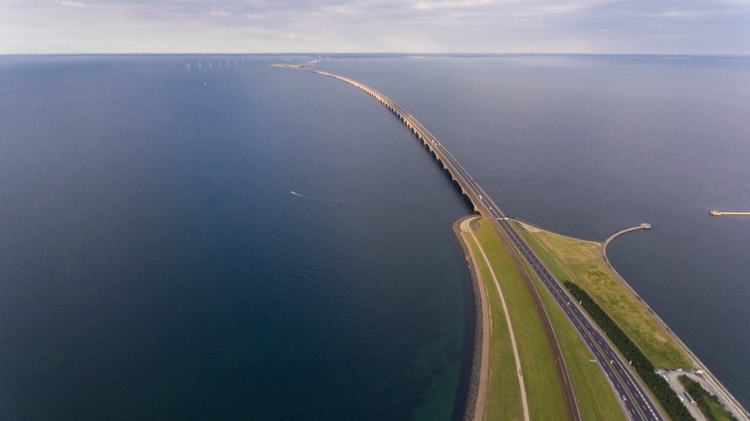 Denemarken zet drone in om zwaveluitstoot van scheepvaart te controleren